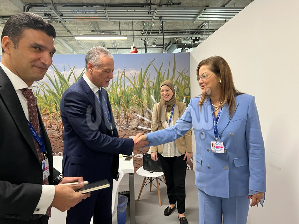 وزيرة التخطيط والتنمية الاقتصادية تلتقي بالمدير التنفيذي لشركة هانيويل لبحث سبل التعاون 