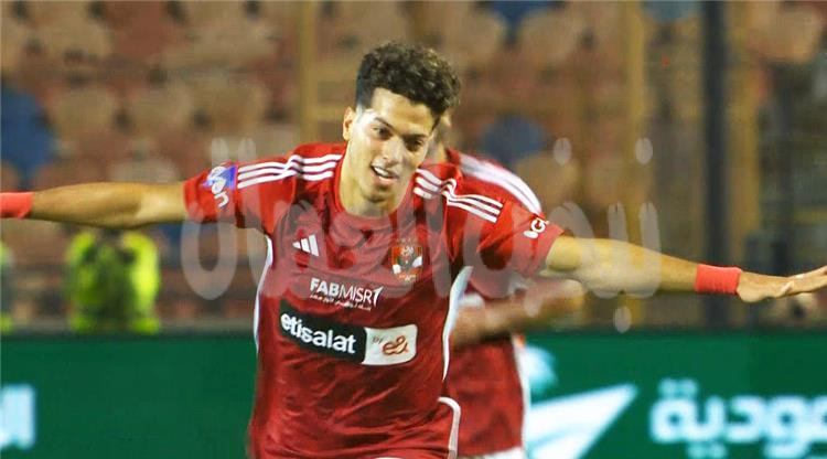 إمام عاشور يحرز الهدف الثالث للأهلي فى اتحاد جدة