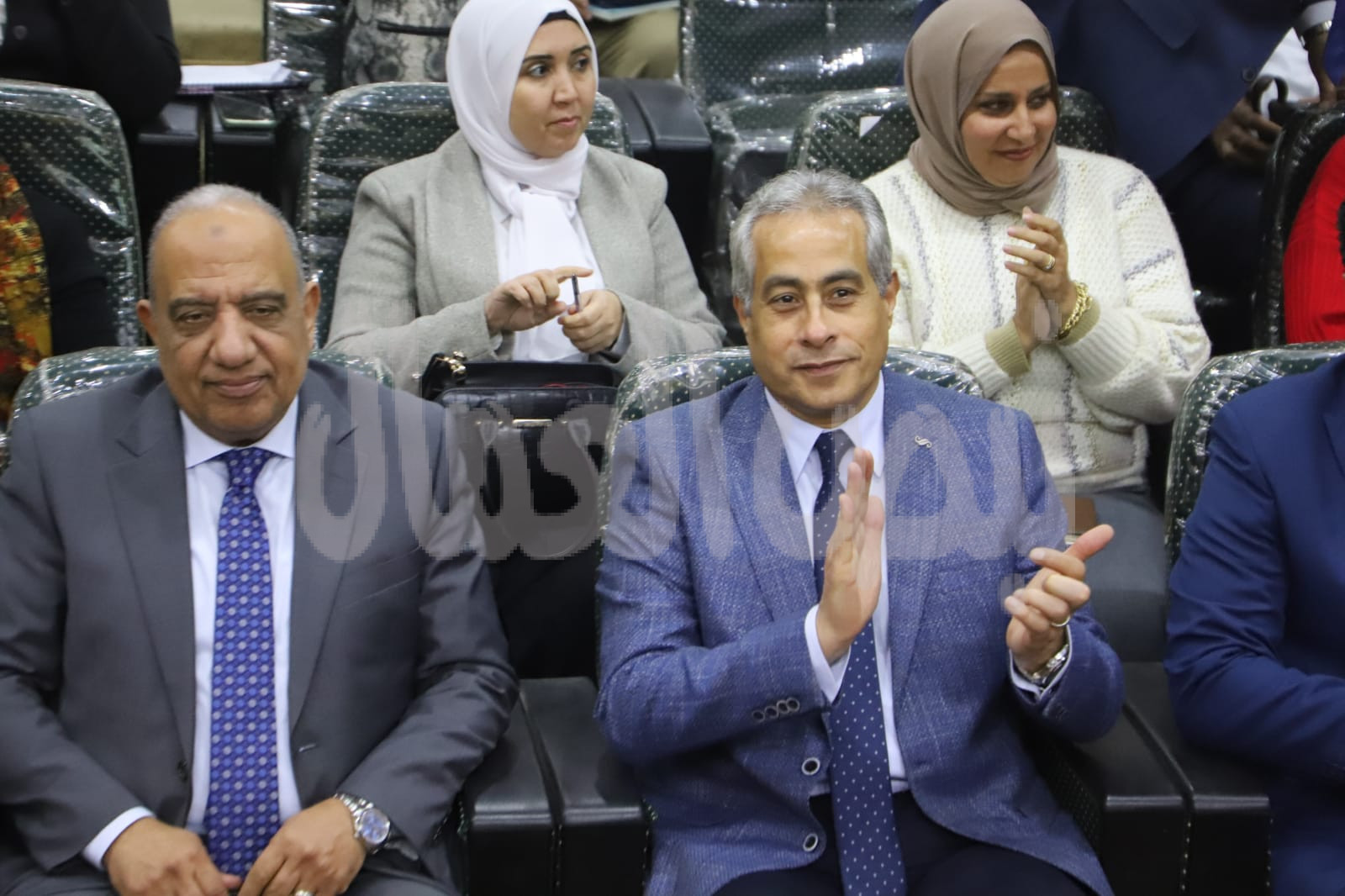 وزيرا قطاع الأعمال والعمل يشهدان ختام الدورة التدريبية الأولى للعاملين بالشركات التابعة