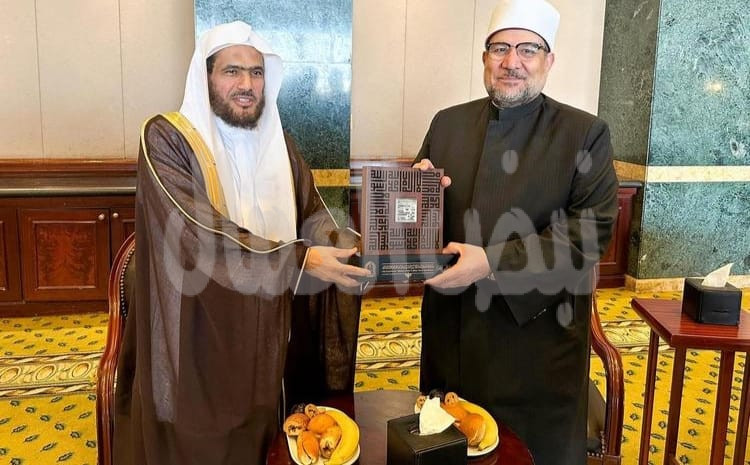 وزير الأوقاف المصري يستقبل إمام وخطيب المسجد النبوي   
