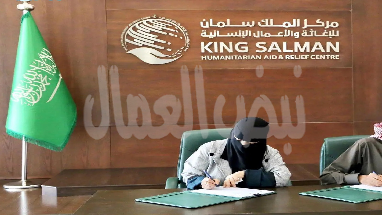 مركز الملك سلمان للإغاثة يوقّع برنامجاً لرعاية الأيتام ويقدم دورات للفتيات اليمنيات اليتامى المتأثرين بالصراع في محافظات اليمن   