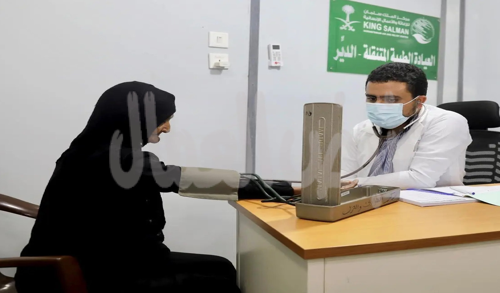 مركز الملك سلمان للإغاثة يقدم خدمات طبية في محافظات حجة وعبس وحرض والمهرة باليمن