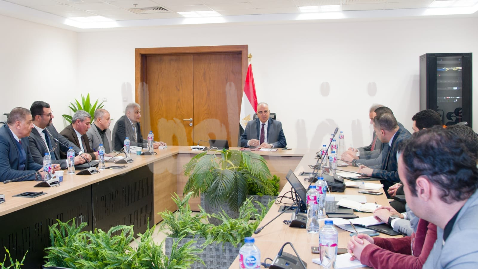 وزير الري  يناقش مع ممثلي الجهات الأمنية تعزيز التعاون في إزالة التعديات على المجارى المائية