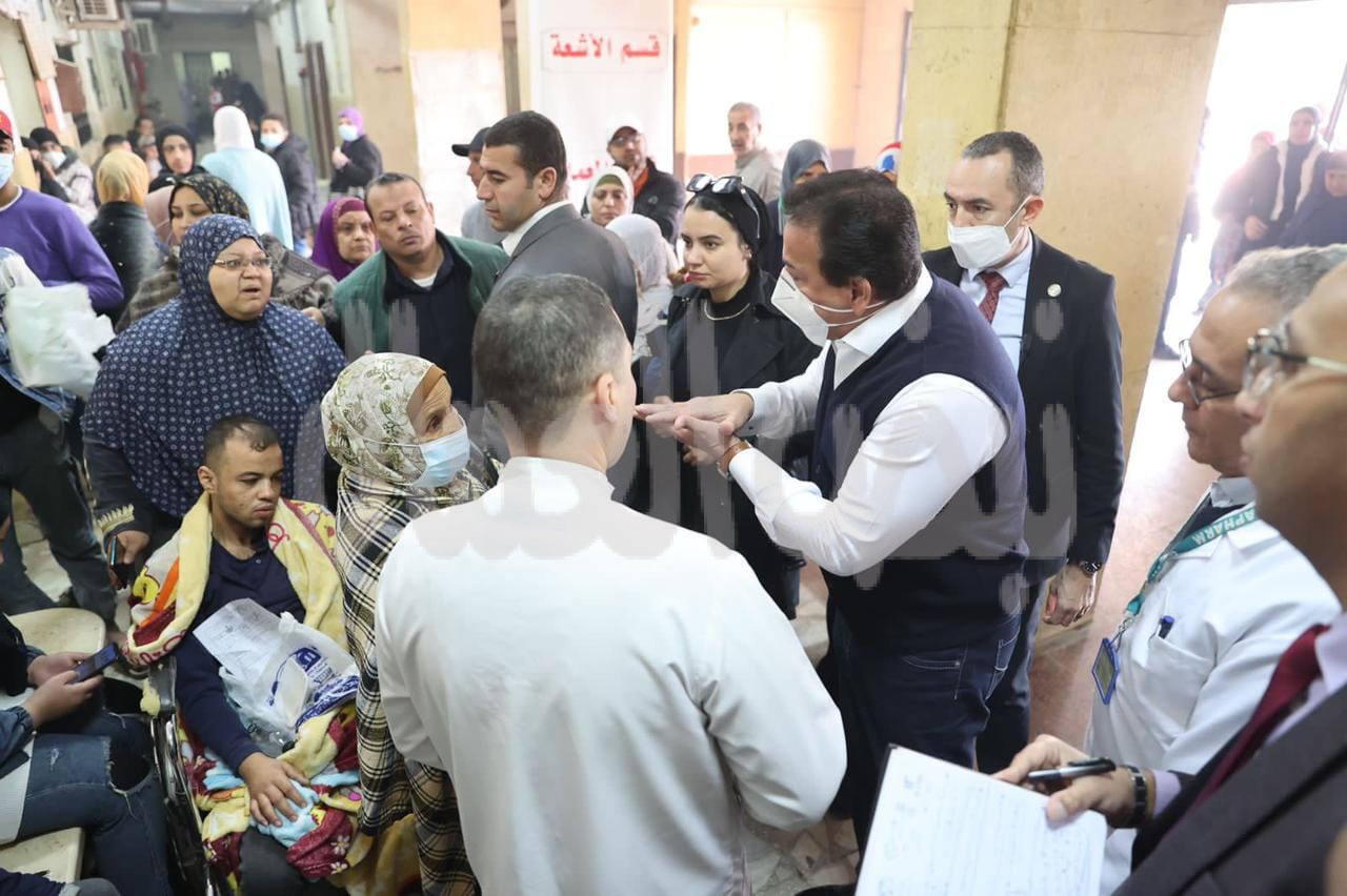 وزير الصحة يستهل جولته الميدانية المفاجئة بتفقد مستشفى حلوان العام