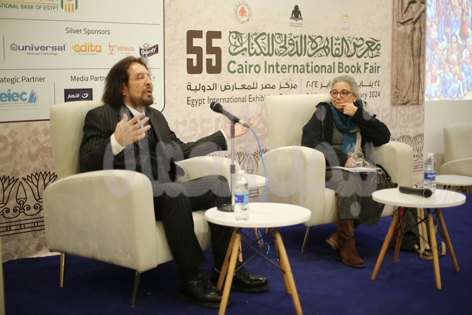 “مشاهد من الحياة المصرية” لقاء فكري مع الفنان التشكيلي صلاح عناني في معرض الكتاب