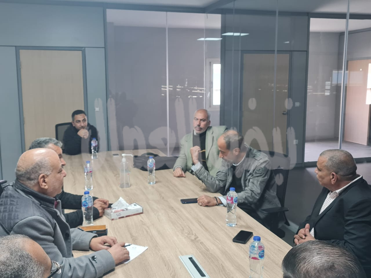 نجاح مفاوضات إنهاء اعتصام عمال “تي اند سي”برعاية جبران