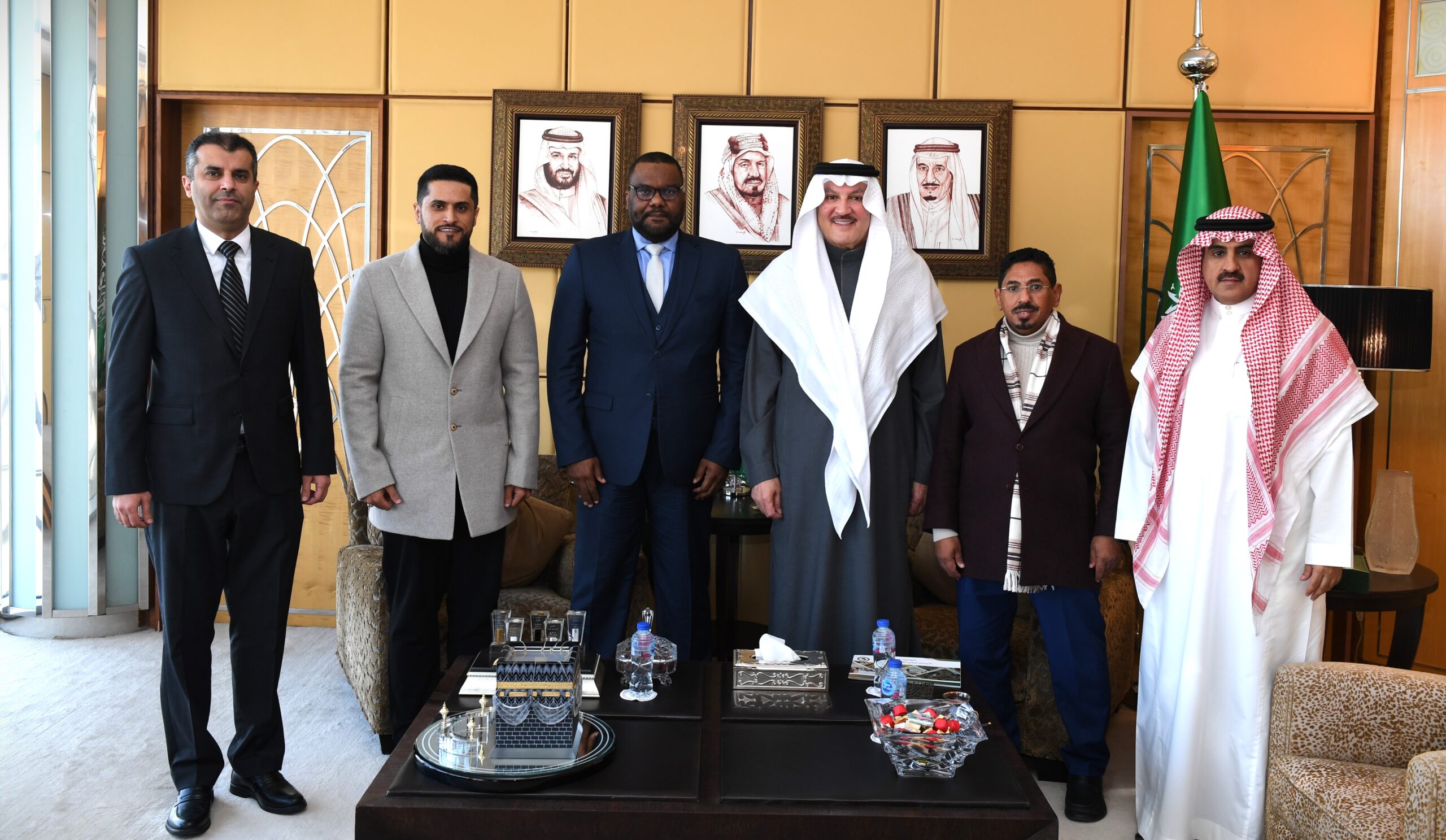 سفير المملكة لدى مصر يستقبل أمين عام اللجنة الدائمة للقانون الدولي الإنساني