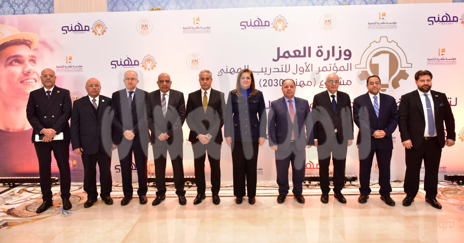 بحضور وزراء التخطيط والمالية والتربية والتعليم وقطاع الأعمال وممثلي أصحاب الاعمال والعمال ونواب في "البرلمان":