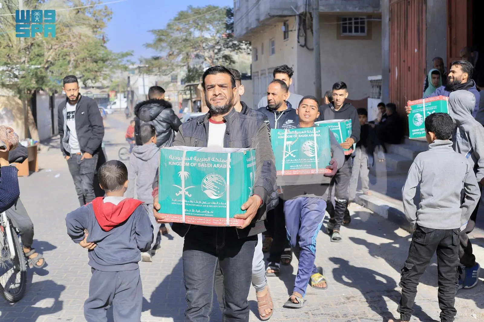 مركز الملك سلمان للإغاثة يواصل توزيع مساعداته الإنسانية للمتضررين في قطاع غزة
