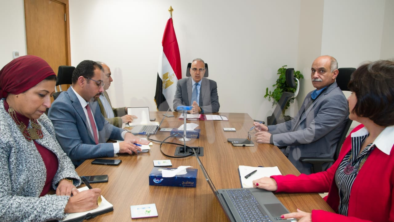 سويلم يتابع موقف الدراسات الجارية ضمن برنامج البحوث التطبيقية بين مصر وهولندا