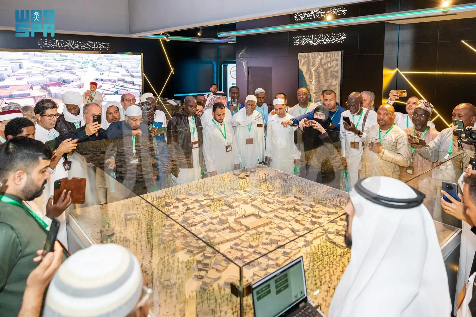 ضيوف خادم الحرمين يزورون المعرض والمتحف الدولي للسيرة النبوية والحضارة الإسلامية