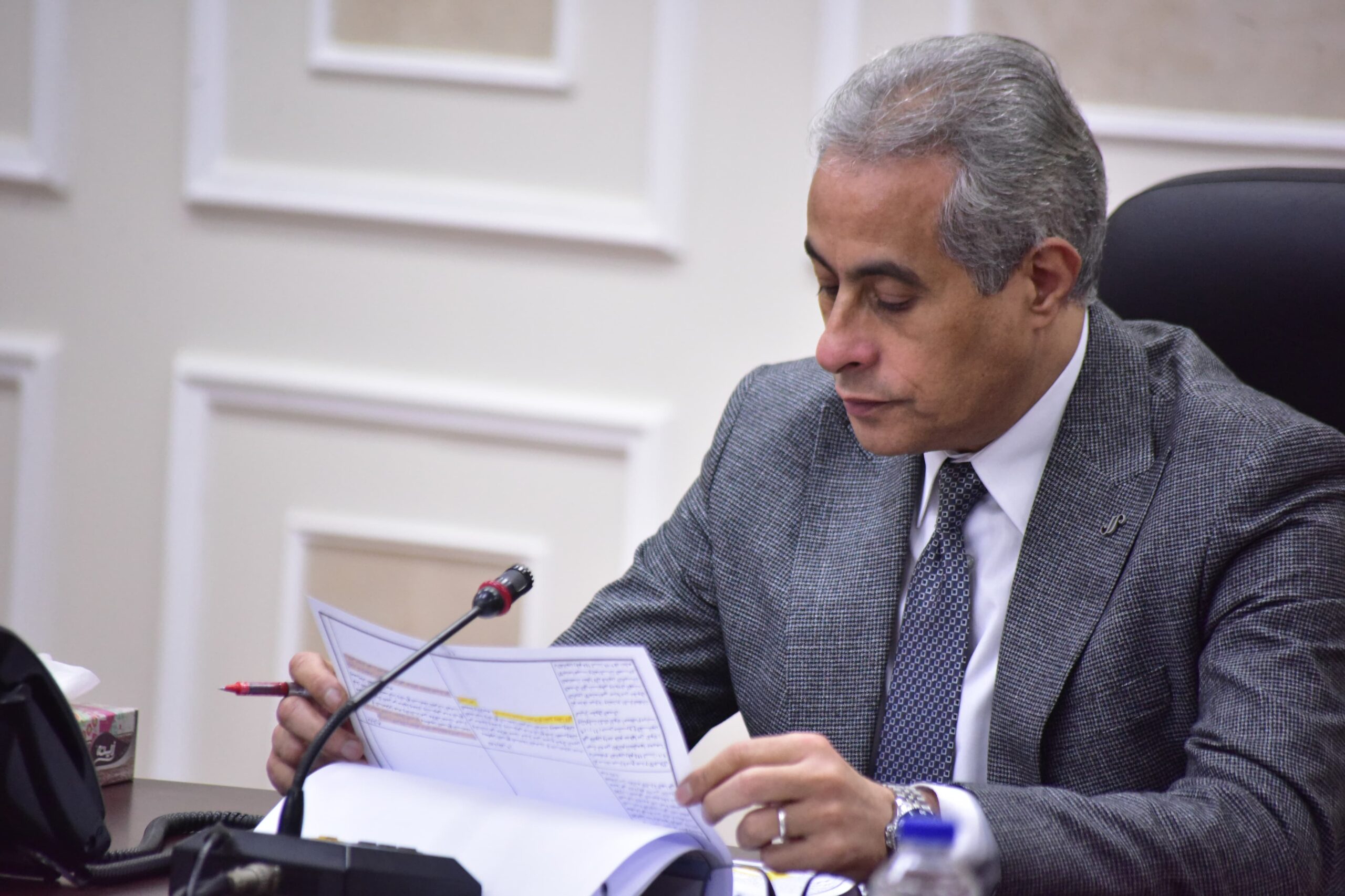 اللجنة القانونية ” المختصة بدراسة الملاحظات على مشروع قانون العمل تستكمل اجتماعاتها برئاسة “وزير العمل”