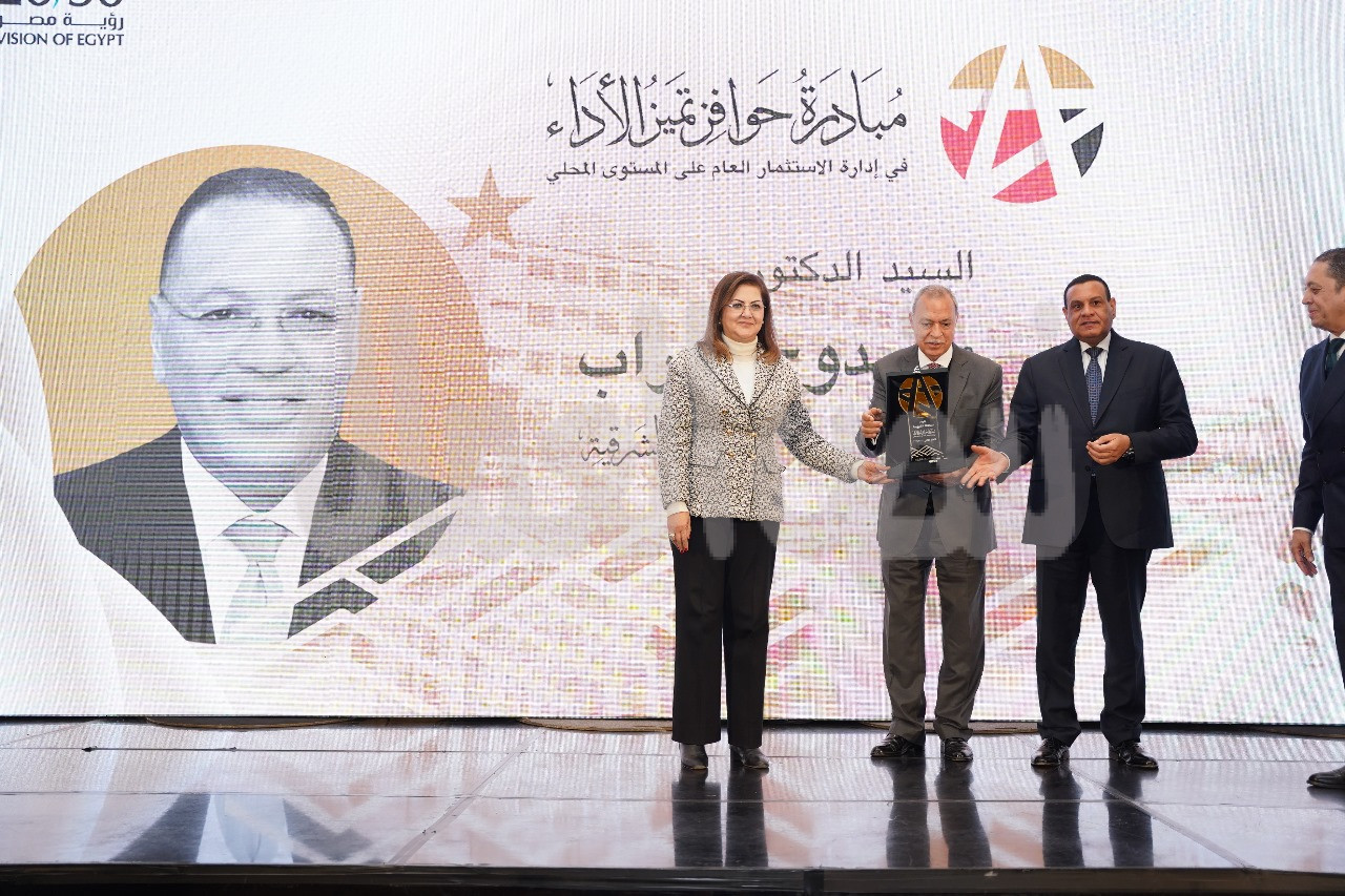 وزيرا التخطيط  يكرمان المحافظات الفائزة في مبادرة حوافز تميز الأداء