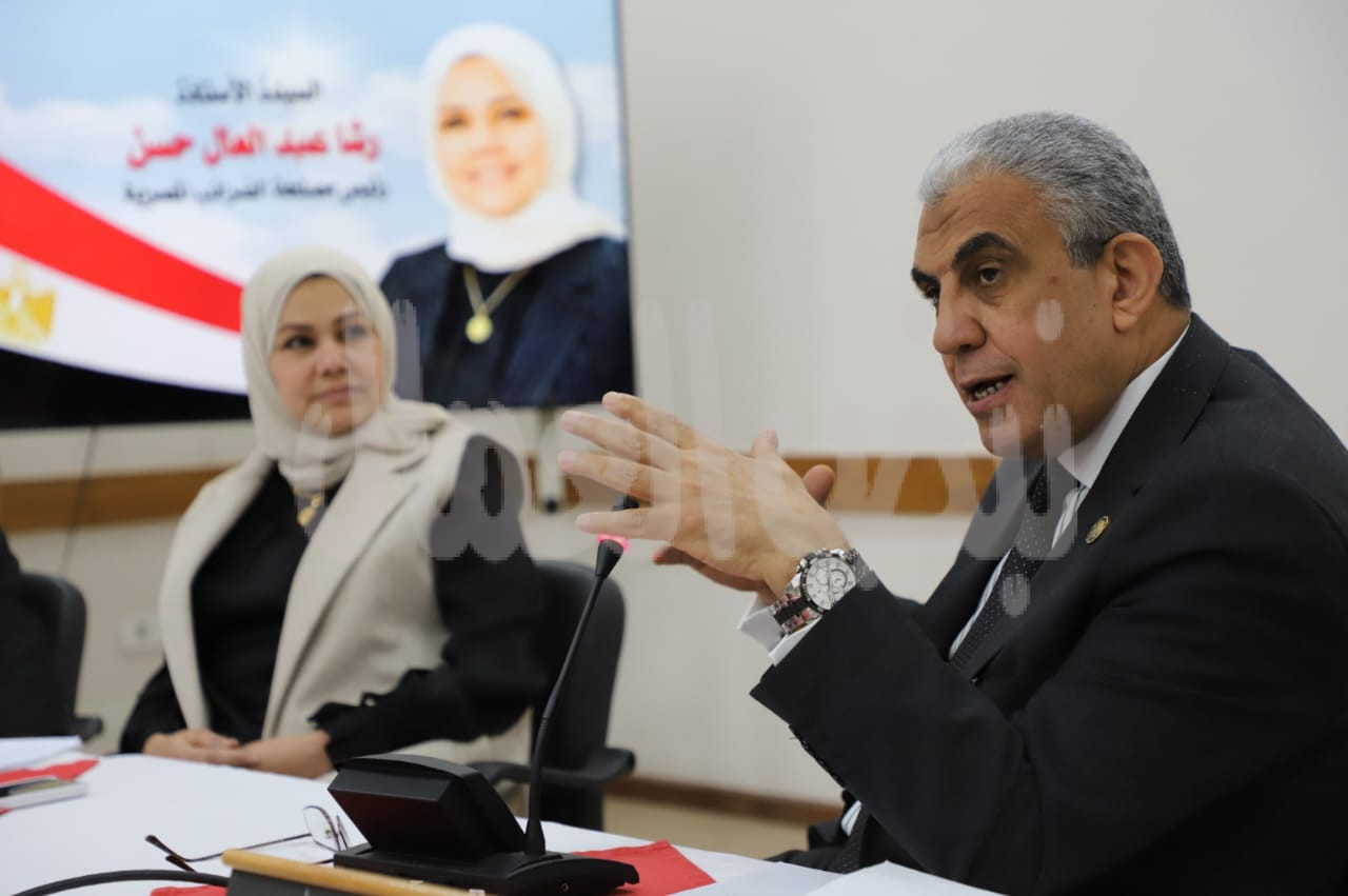 رئيس مصلحة الضرائب المصرية في لقائها مع مجلس إدارة النقابة العامة ورؤساء اللجان النقابية على مستوى الجمهورية: