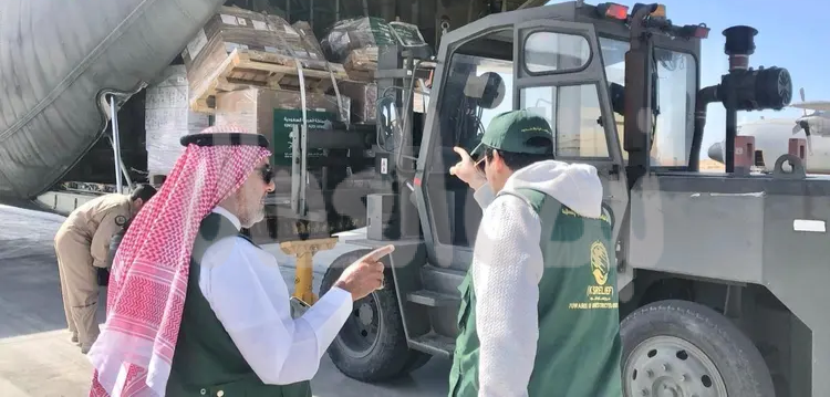 وصول الطائرتين الإغاثيتين السعوديتين الـ ٤١ و ٤٢ لإغاثة الشعب الفلسطيني في قطاع غزة