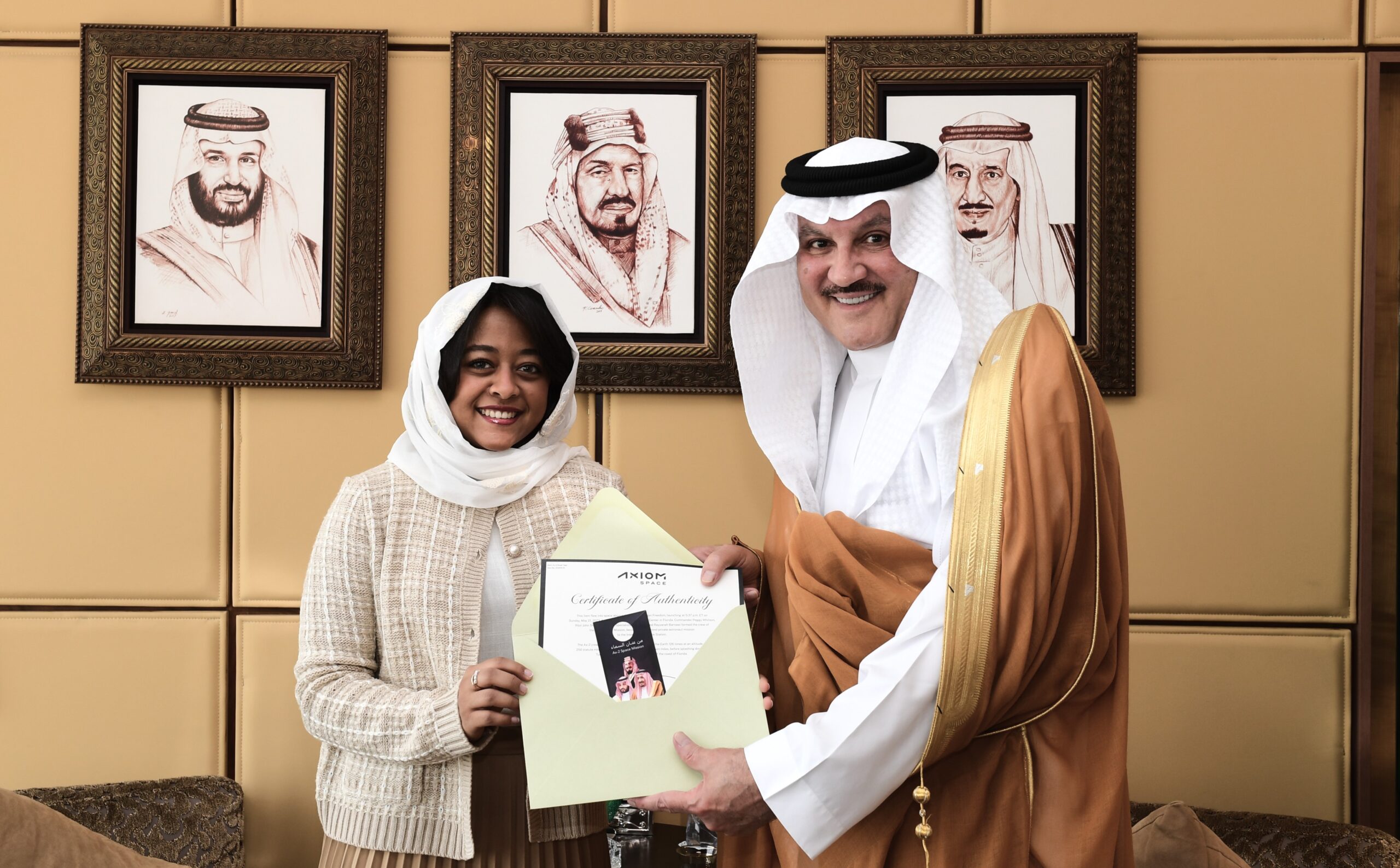 سفير المملكة لدى مصر يستقبل رائدة الفضاء ريانة برناوي
