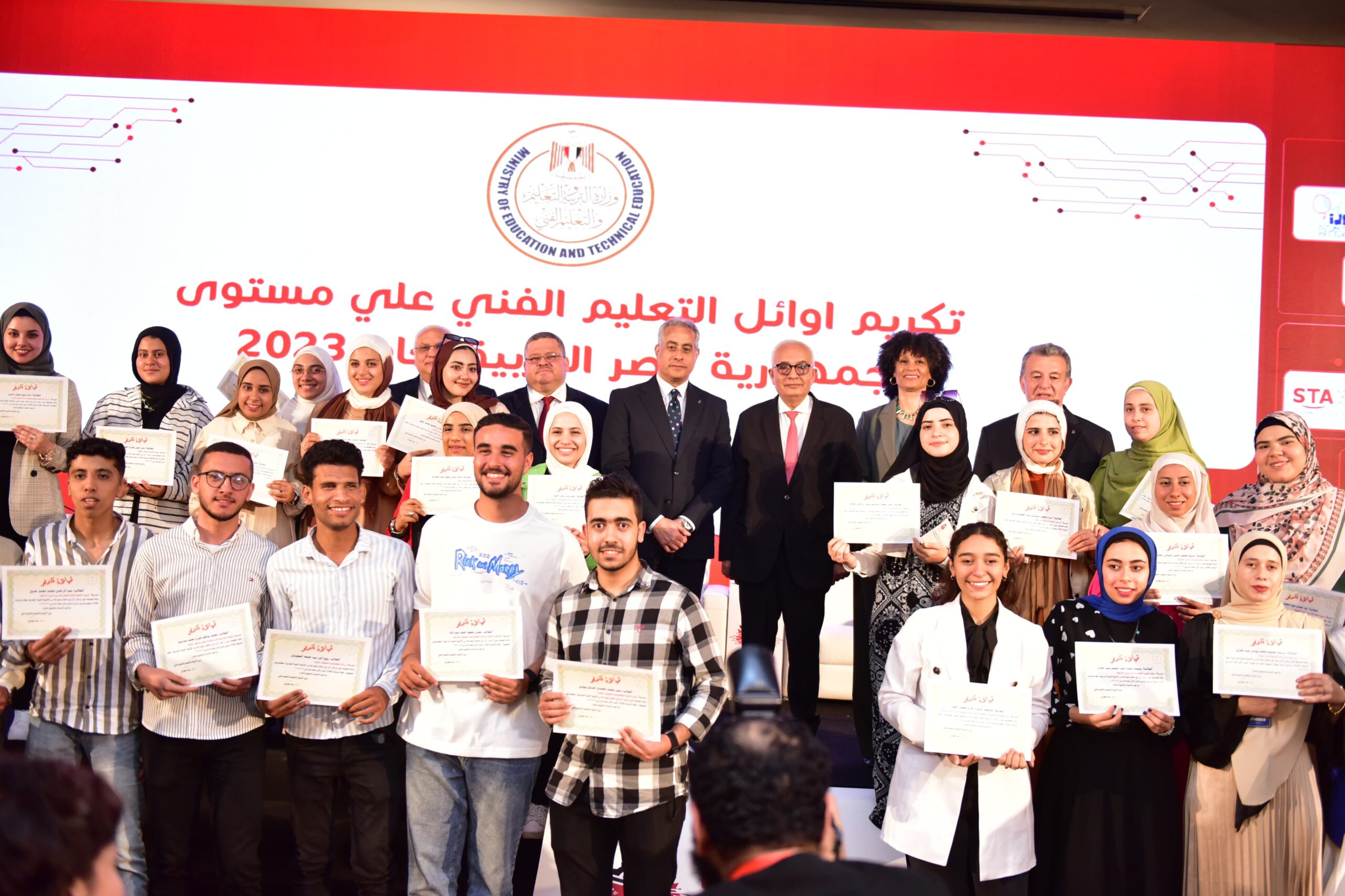 وزير العمل يؤكد تضافر الجهود لتنفيذ برامج ربط التدريب المهني بإحتياجات سوق العمل