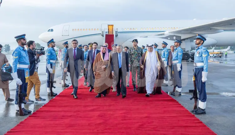وزير الخارجية يصل باكستان في زيارة رسمية لترؤس وفد المملكة رفيع المستوى