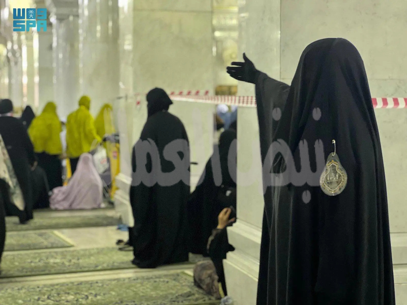 الشؤون الدينية” تسخر كوادرها النسائية لخدمة قاصدات المسجد الحرام