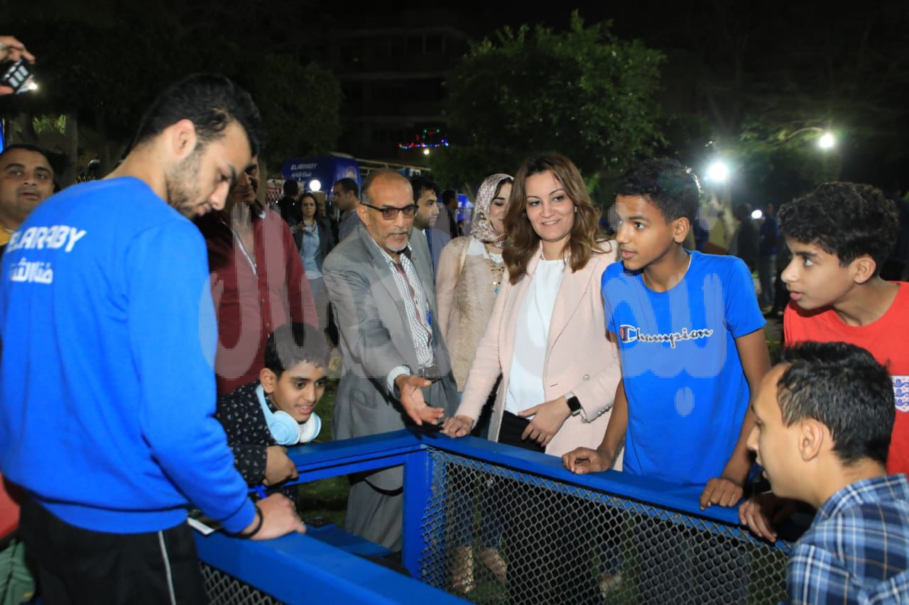 محافظة الجيزة توزع هدايا والعاب علي ٥٠ طفل بحديقة السيدة خديجة بنت خويلد احتفالا بالعيد القومى للمحافظة بالتعاون مع مؤسسة العربي