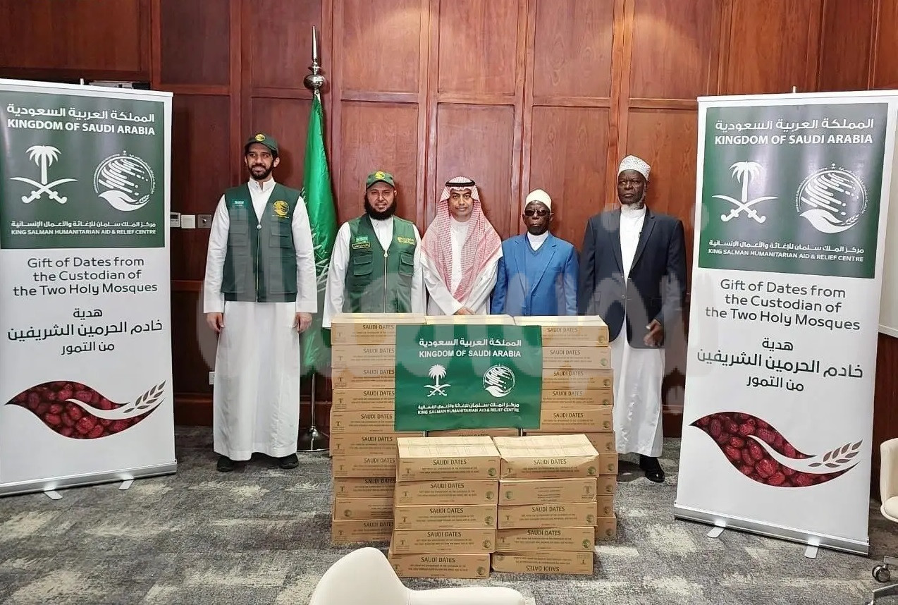 مركز الملك سلمان للإغاثة يسلّم أطنان من التمور هدية المملكة لأذربيجان وكوتديفوار وأوغندا وكينيا والأردن   