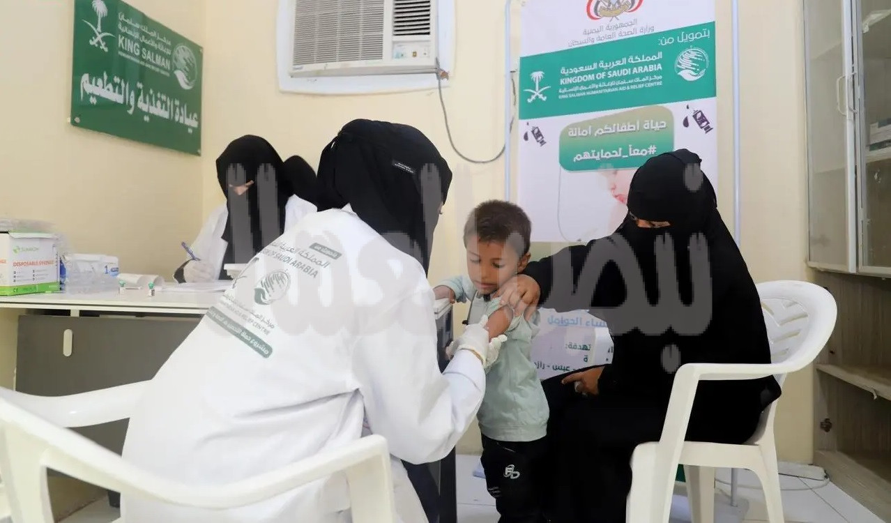 مركز الملك سلمان للإغاثة يدعم مشروعي “حملة التحصين ضد الحصبة” واستلحاق التعليم للفتيات المتسربات من المدارس في عدد من المحافظات اليمنية