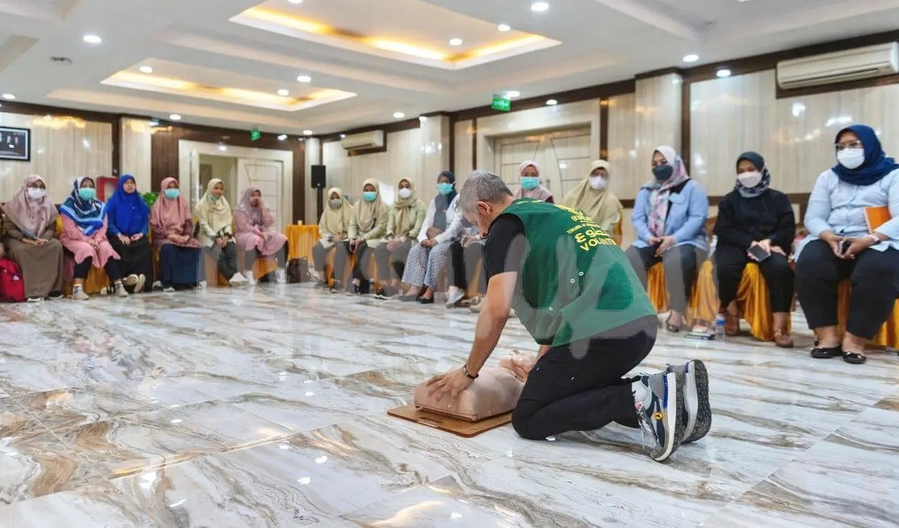 مركز الملك سلمان للإغاثة يختتم مشروع تدريبي للإسعافات الأولية المتقدمة في إندونيسيا   