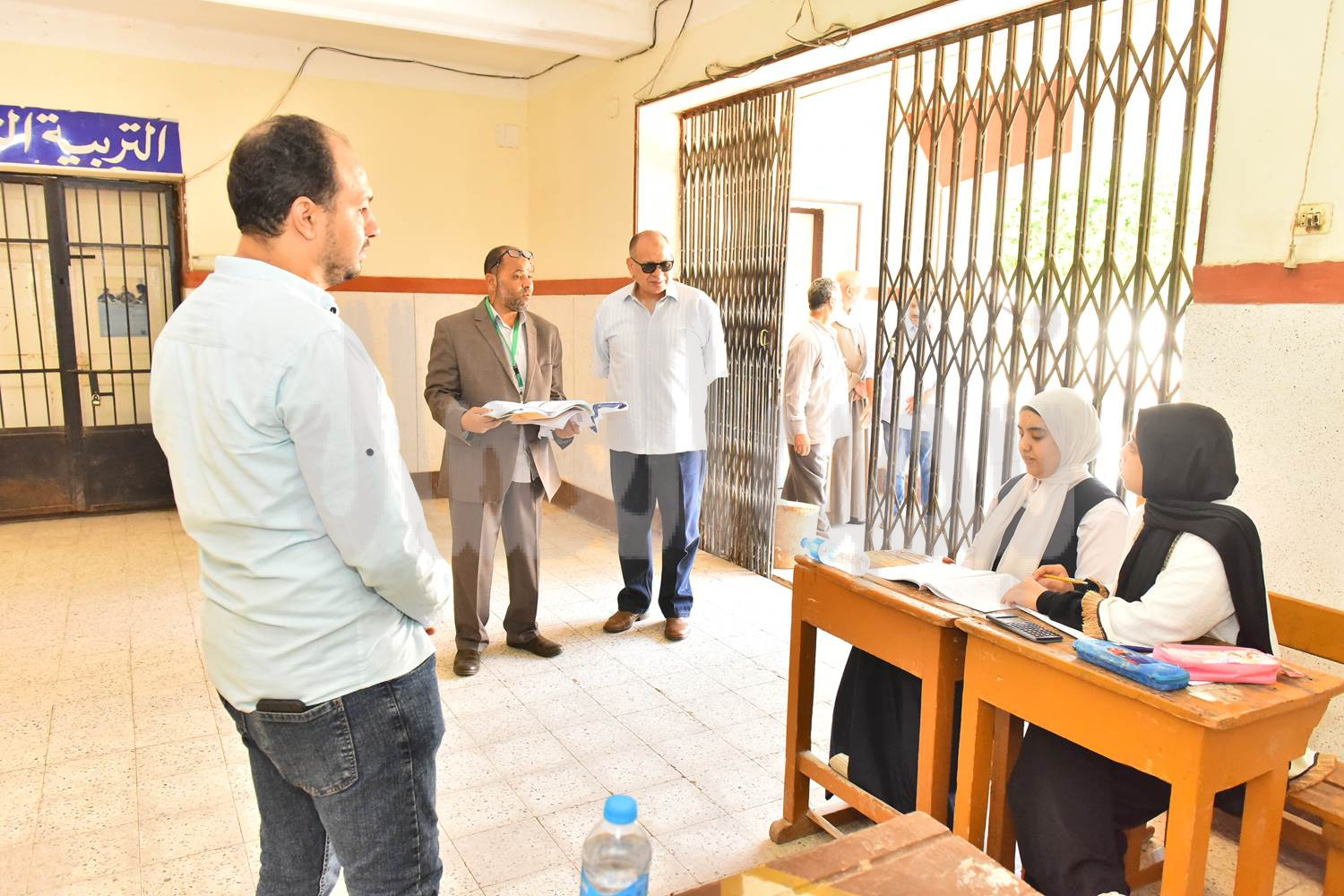محافظ أسيوط يتفقد بعض مقار لجان امتحانات الثانوية العامة بحي شرق 