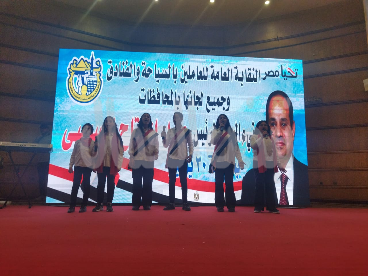 عمال السياحة والفنادق يجددون العهد للرئيس السيسى