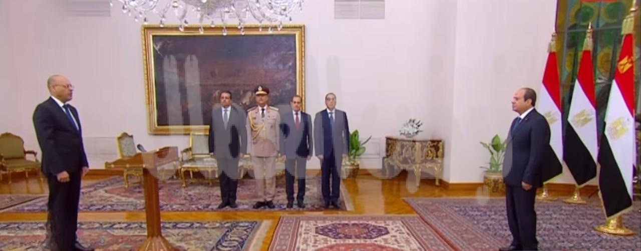 محمد جبران يُؤدي اليمين الدُستورية وزيرًا للعمل أمام الرئيس السيسي ..