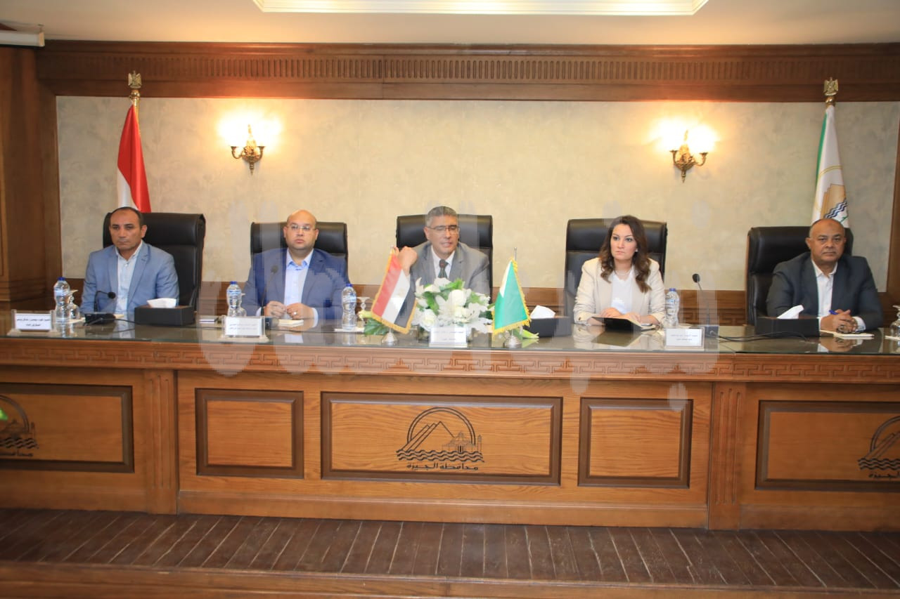 فى أول لقاء لمحافظ الجيزة مع رؤساء الأحياء والمدن