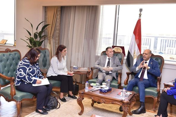 وزير العمل يستقبل وفدًا من برنامج الأغذية العالمي