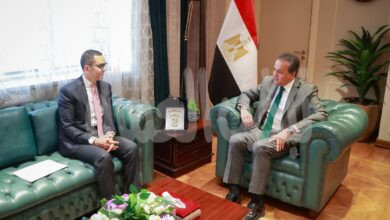 عبدالغفار يبحث مع وزير الاستثمار وضع آليات وحلول لتخفيف الأعباء المالية وتشجيع الاستثمار