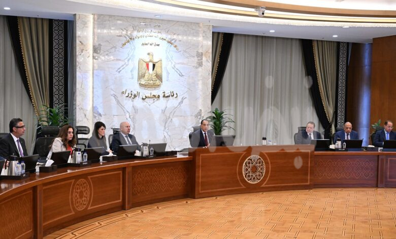 رئيس الوزراء يترأس الاجتماع الأول لـ”لجنة الأزمات” رئيس الوزراء يترأس الاجتماع الأول لـ”لجنة الأزمات”