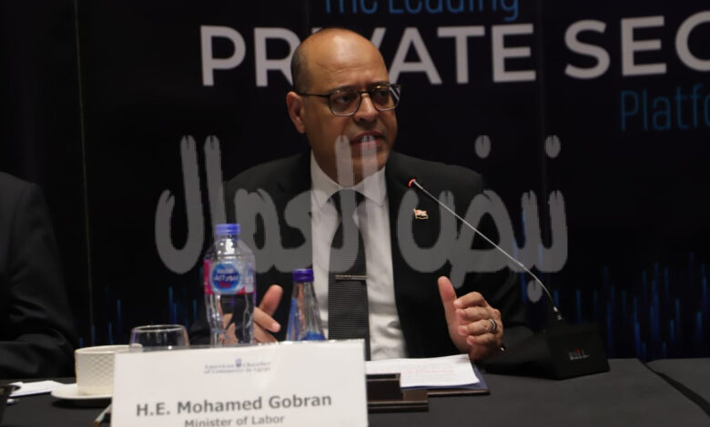 وزير العمل يفتتح ورشة عمل للتوعية بقانون العمل الجديد* وزير العمل يفتتح ورشة عمل للتوعية بقانون العمل الجديد*