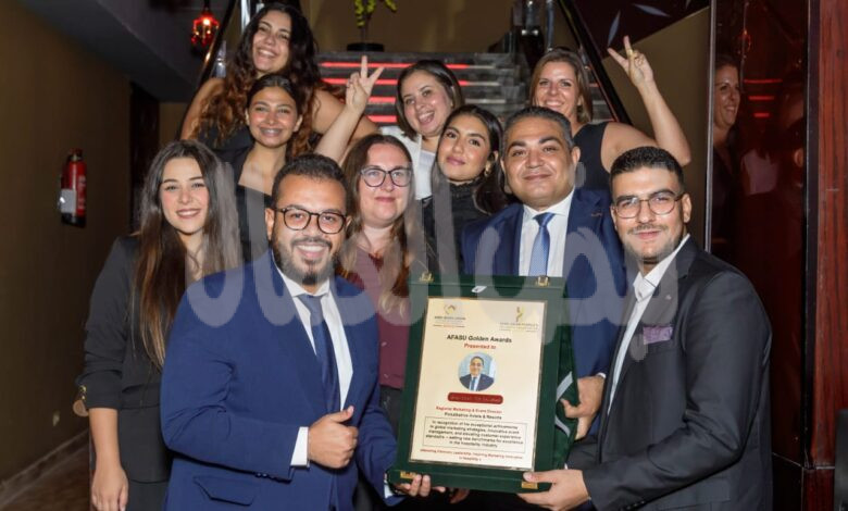 محمد عيد سليمان يحصد جائزة التميز في التسويق السياحي الدولي محمد عيد سليمان يحصد جائزة التميز في التسويق السياحي الدولي