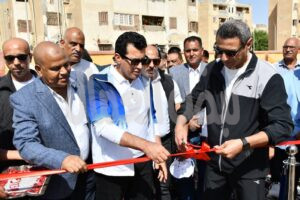 وزير الشباب والرياضة ومحافظ السويس يفتتحان ملعبًا خماسيًا بمركز شباب التوفيق
