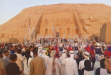 Sun shines directly on the face ofking Ramses