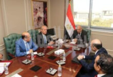 وزير الكهرباء والطاقة المتجددة يجتمع بالخبراء والاستشاريين من جامعة عين شمس