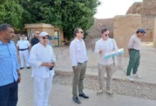 د عبدالغفار وجدي مدير عام الاقصر يرافق سفير فرنسا والوفد المرافق له