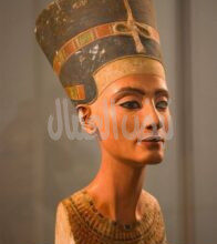 سأشن حربا على مصر كي لا تعود نفرتيتي!!! فهل سنقول مثل هتلر؟؟