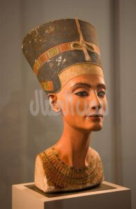 سأشن حربا على مصر كي لا تعود نفرتيتي!!! فهل سنقول مثل هتلر؟؟