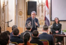 وزير السياحة والآثار يعقد لقاءً حوارياً مفتوحاً مع شباب الجالية المصرية في العاصمة البريطانية لندن