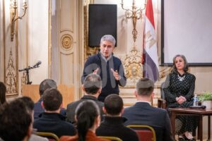 وزير السياحة والآثار يعقد لقاءً حوارياً مفتوحاً مع شباب الجالية المصرية في العاصمة البريطانية لندن وزير السياحة والآثار يعقد لقاءً حوارياً مفتوحاً مع شباب الجالية المصرية في العاصمة البريطانية لندن