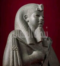 تشكيل عصابي من قيادات الدولة تسهل تهريب الآثار دون محاسبة لمن صنع قانون حماية الاثار إذا!!!