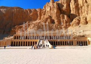 الآثار ترد – حول ما نُشر بشأن إنشاء مبنى خرساني بمنطقة الدير البحري