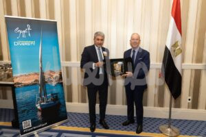 وزير السياحة والآثار يبحث مع الرئيس التنفيذي للاتحاد تعزيز أوجه التعاون وزير السياحة والآثار يبحث مع الرئيس التنفيذي للاتحاد تعزيز أوجه التعاون