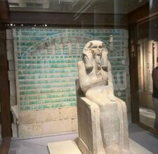 أختفاء كمية هائلة من اقدم فيانس عرفه التاريخ بسقارة ولم يحاسب أحد علي سرقته!!!