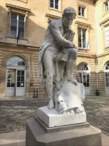 رفع النحت المسيئ لكرامة ملوك مصر، وبذلك تغلق صفحة “الألم”،