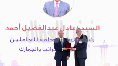 عادل عبد الفضيل    يشكر الرئيس السيسي علي منحه وسام العمل من الطبقة الاولي  في الإحتفال بعيد العمل